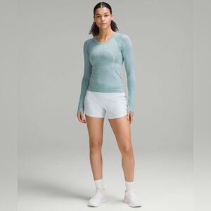 A Lululemon 🍋 Speed Up Mid-Rise Lined Short 4"